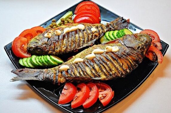 Suivant le régime japonais, vous pouvez cuisiner du poisson cuit au four avec des légumes