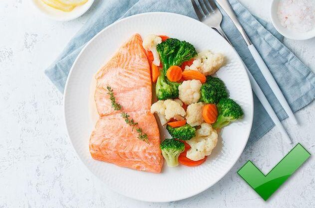 Avec la gastrite, vous pouvez manger du poisson maigre avec des légumes bouillis